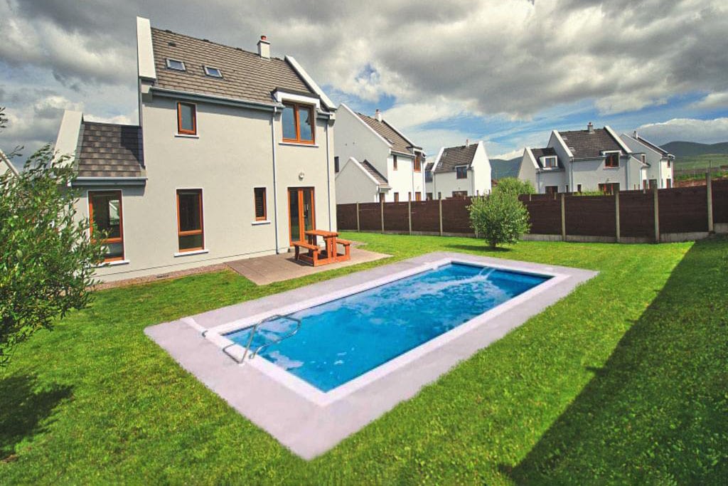 vacation home with back garden pool